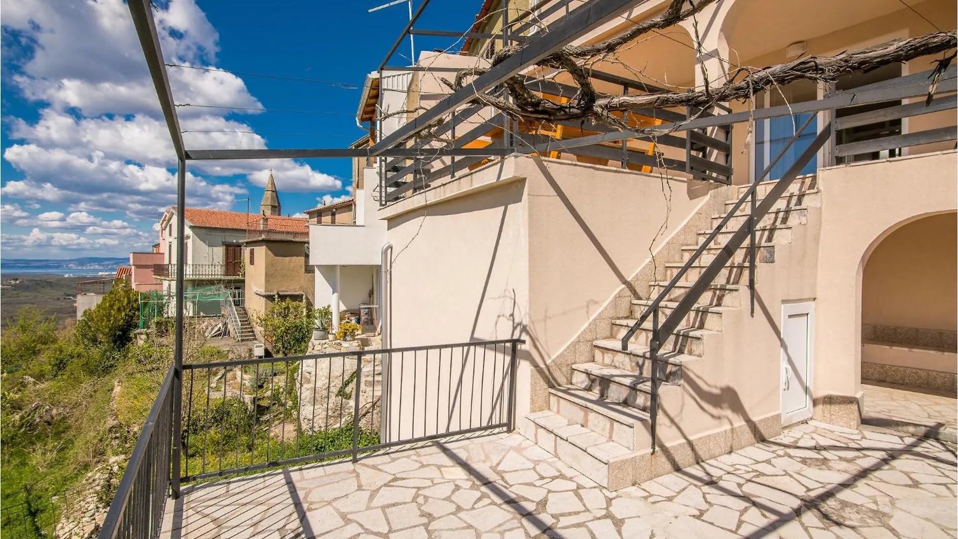2 Bedroom Pet Friendly Home In Dobrinj